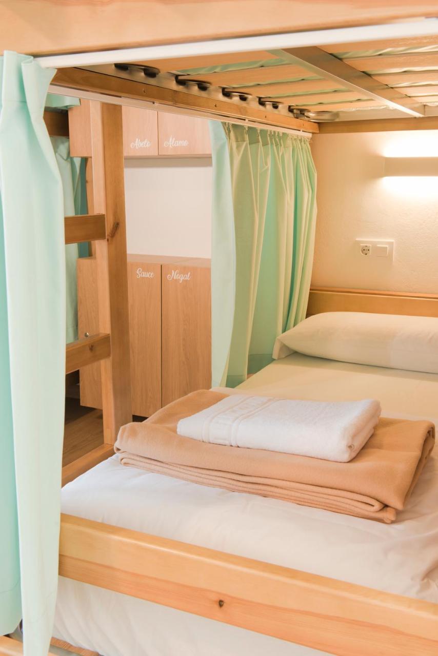Albergue "La Yalga" Queruas Esterno foto